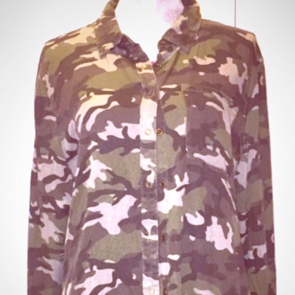 ONLY 1! Camouflage Long Sleeve Shirt